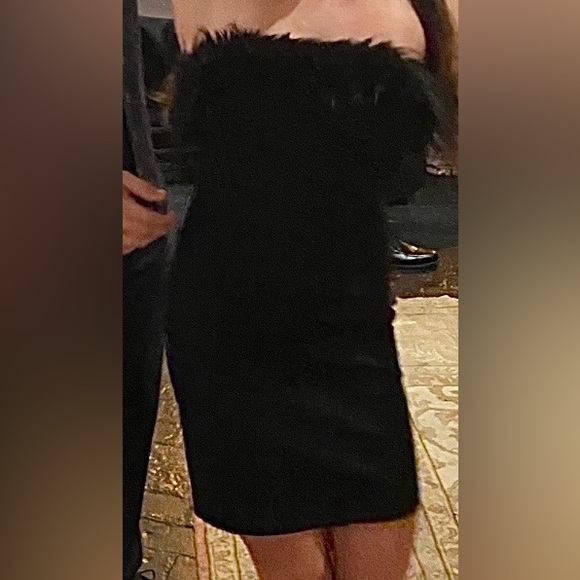 VENUS Size 4 Black Strapless Bodycon Mini Cocktail Dress with Faux Fur Accent - Picture 7 of 9